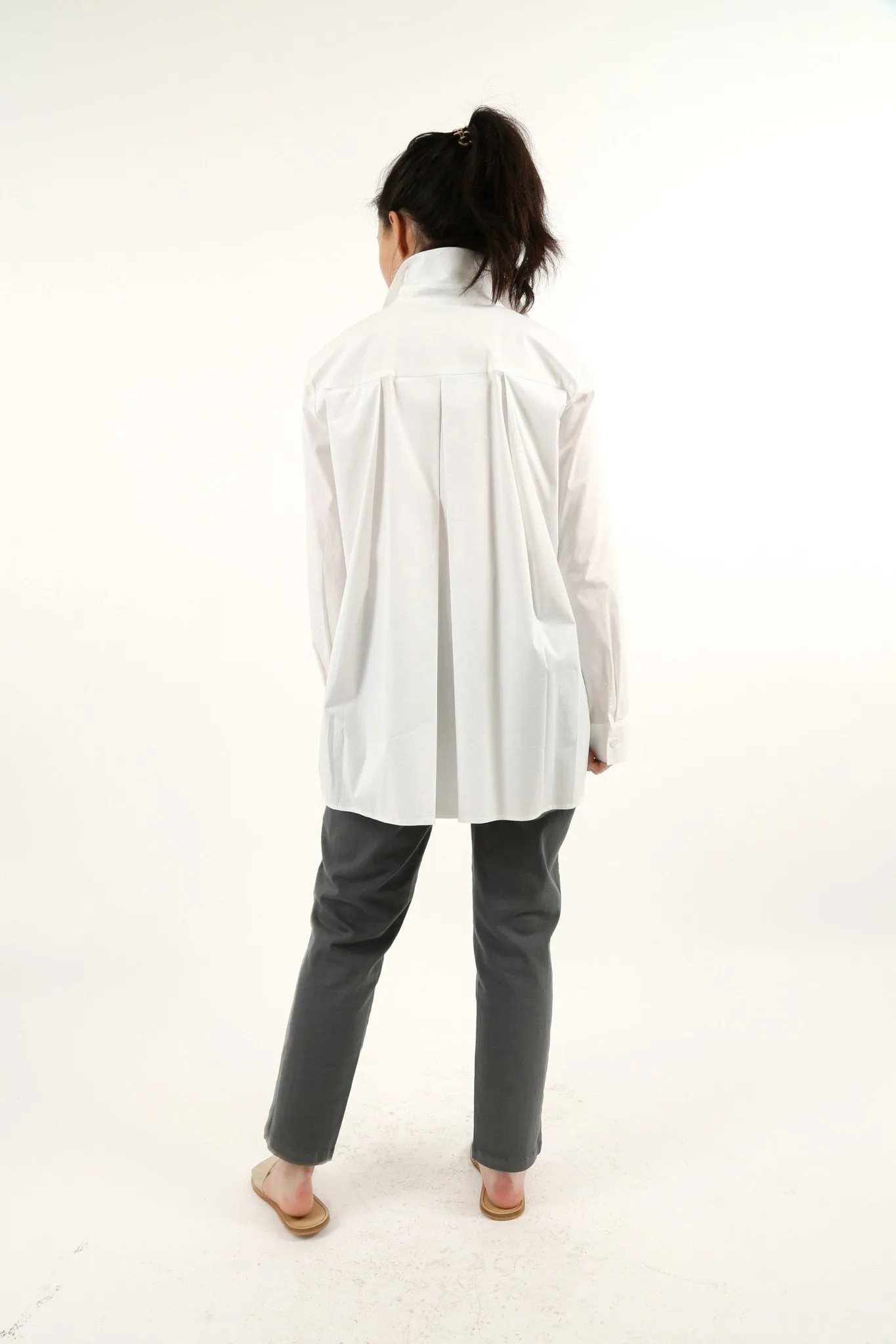 SCOUT PLEAT BACK SHIRT IN ITALIAN COTTON STRETCH WHITE